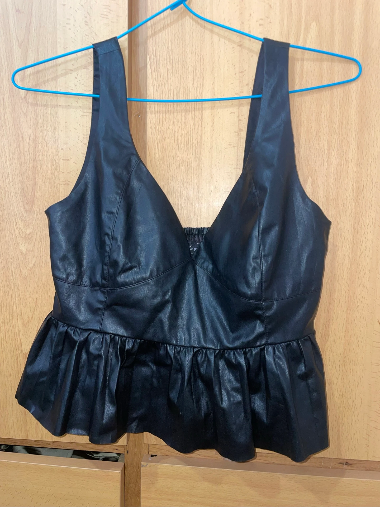 Top efecto piel de zara